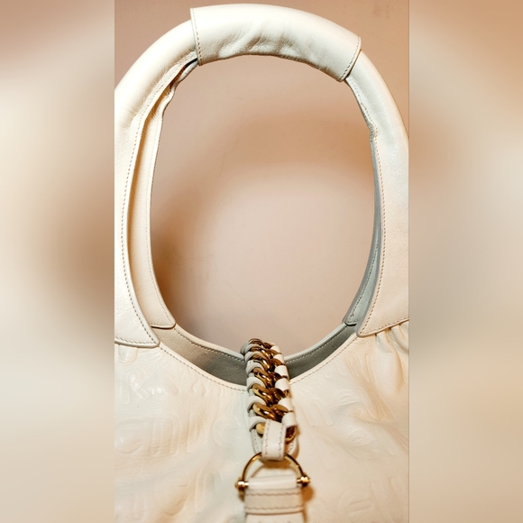 Henri bendel logo embossed ivory off-white hobo shoulder bag - Picture 3 of 7